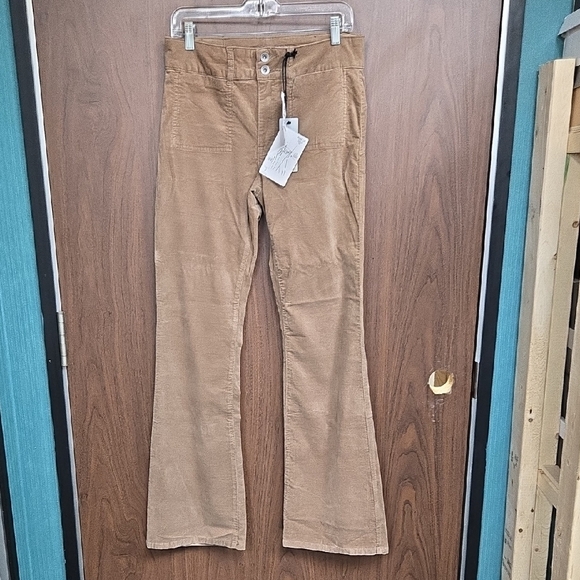Tristan Pants - Tristan Size 10 Beige High Waist Push Up Flare Pants